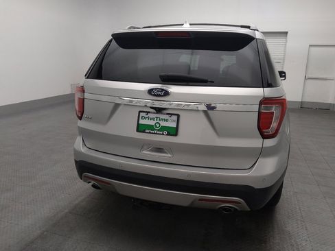 Used 2017 Ford Explorer XLT image 7