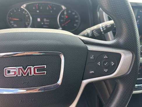 Used 2022 GMC Acadia SLE w/ Driver Convenience Package FWD image 17