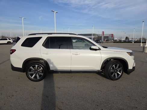 Used 2025 Honda Pilot Elite image 18