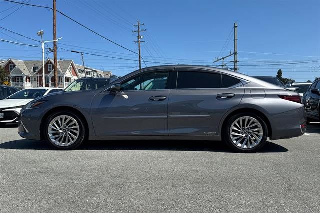 Used 2021 Lexus ES 300h w/ Accessory Package FWD image 6