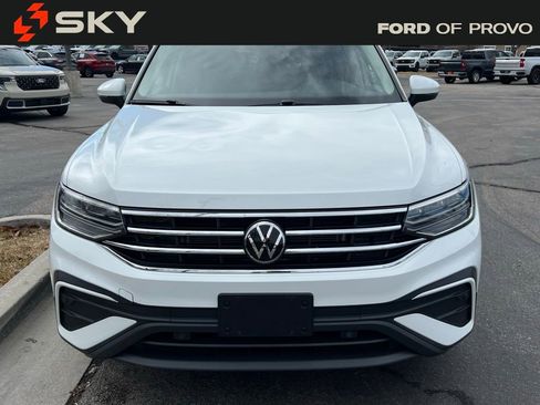 Used 2024 Volkswagen Tiguan SE AWD/4WD image 3