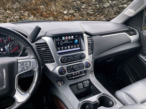 Used 2017 GMC Yukon SLT image 6