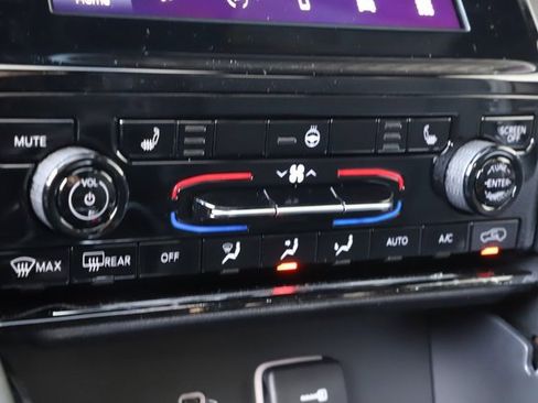 New 2025 Jeep Grand Cherokee 4WD image 24