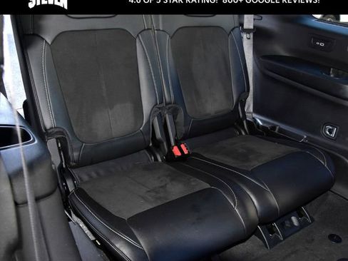 Used 2023 Jeep Grand Cherokee L Laredo image 13