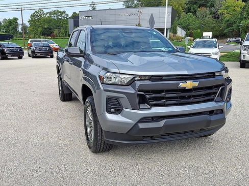 Used 2024 Chevrolet Colorado LT w/ LT Convenience Package II AWD/4WD image 3