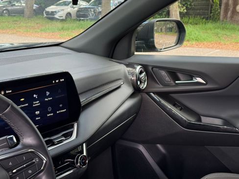 Used 2025 Chevrolet Equinox LT FWD image 33