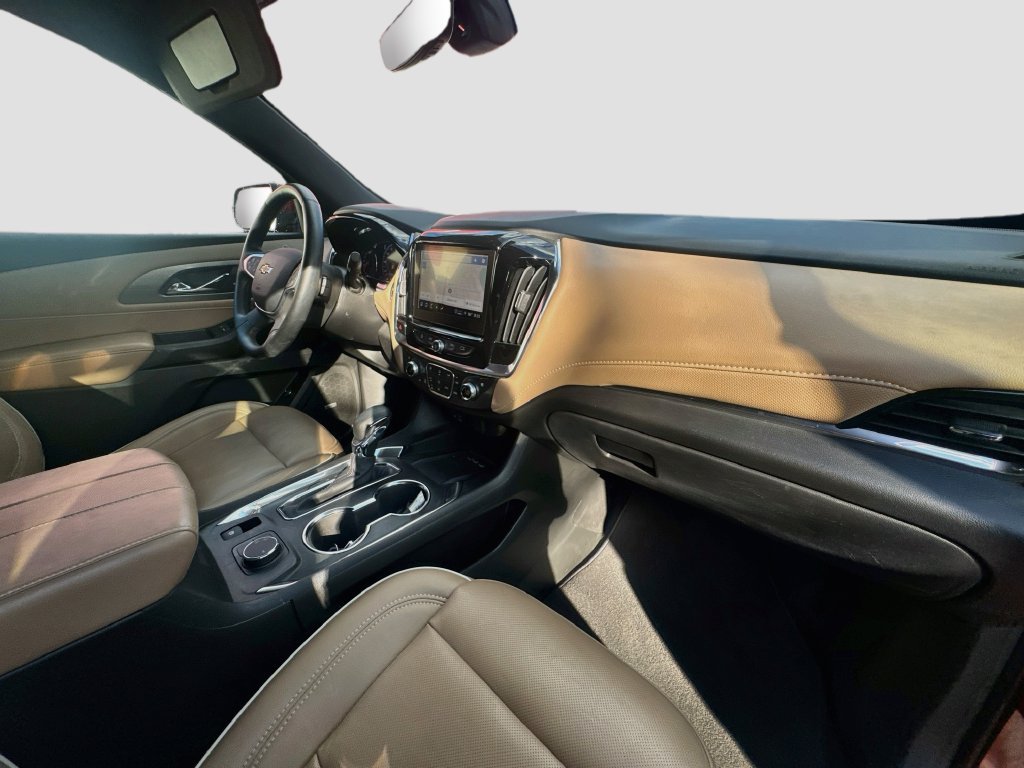 Used 2023 Chevrolet Traverse Premier FWD image 32
