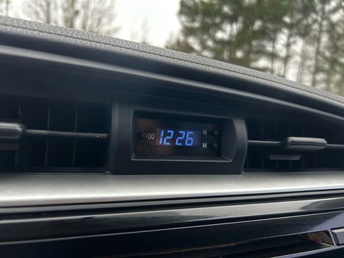 Used 2015 Toyota Corolla L image 19