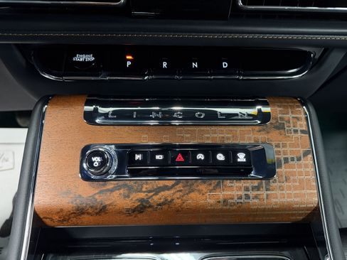 Used 2025 Lincoln Aviator Black Label w/ Black Label Special Edition image 11