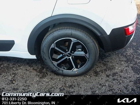 Certified 2025 Kia Niro LX image 8