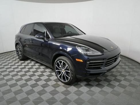 Certified 2023 Porsche Cayenne Platinum Edition image 28