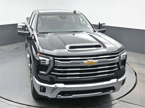 Used 2025 Chevrolet Silverado 2500 LTZ w/ LTZ Convenience Package image 34