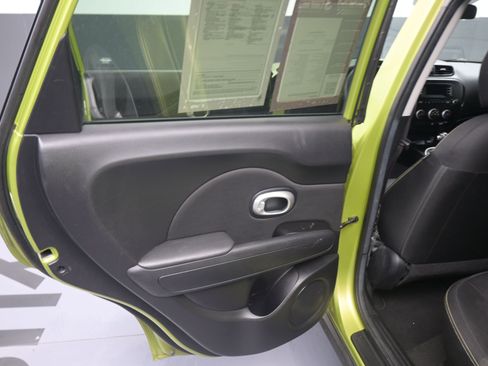 Used 2015 Kia Soul + image 18