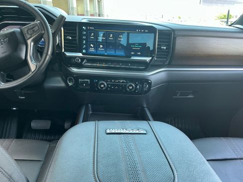 Used 2024 Chevrolet Silverado 2500 High Country w/ High Country Premium Package AWD/4WD image 20