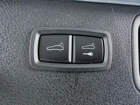 Used 2025 Porsche Macan AWD image 21