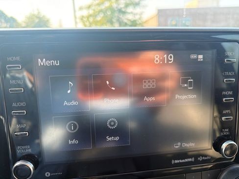 Used 2021 Toyota Highlander XLE FWD image 11