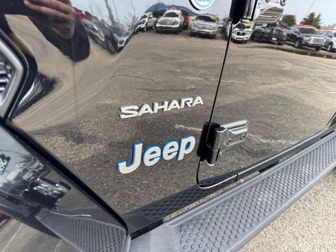 Used 2021 Jeep Wrangler Unlimited Sahara AWD/4WD image 10