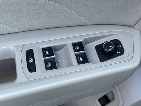 Used 2021 Volkswagen Atlas SE w/ Panoramic Sunroof Package FWD image 12