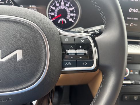 Used 2024 Kia Carnival LX image 25