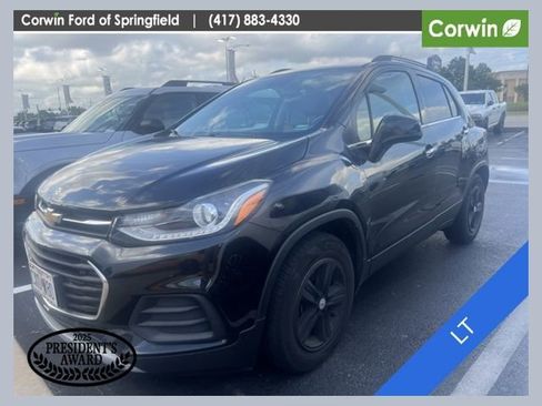 Used 2020 Chevrolet Trax LT w/ LT Convenience Package FWD image 1