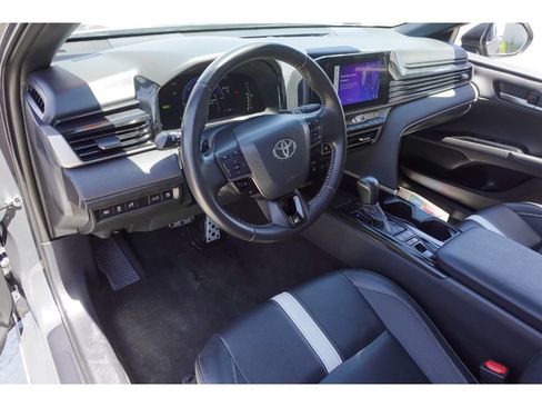 Used 2025 Toyota Camry SE FWD image 10