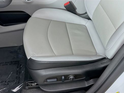 Used 2023 GMC Terrain SLT image 25