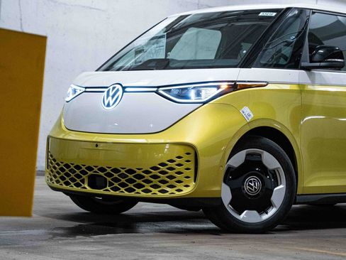 New 2025 Volkswagen ID. Buzz Pro S Plus image 2