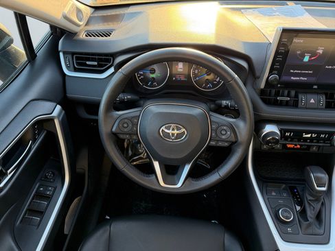 Used 2022 Toyota RAV4 XLE Premium image 13