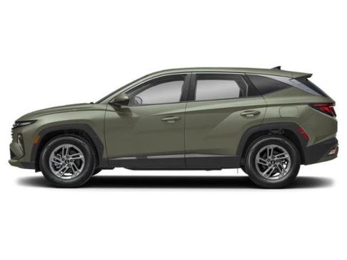Used 2025 Hyundai Tucson SE FWD image 3