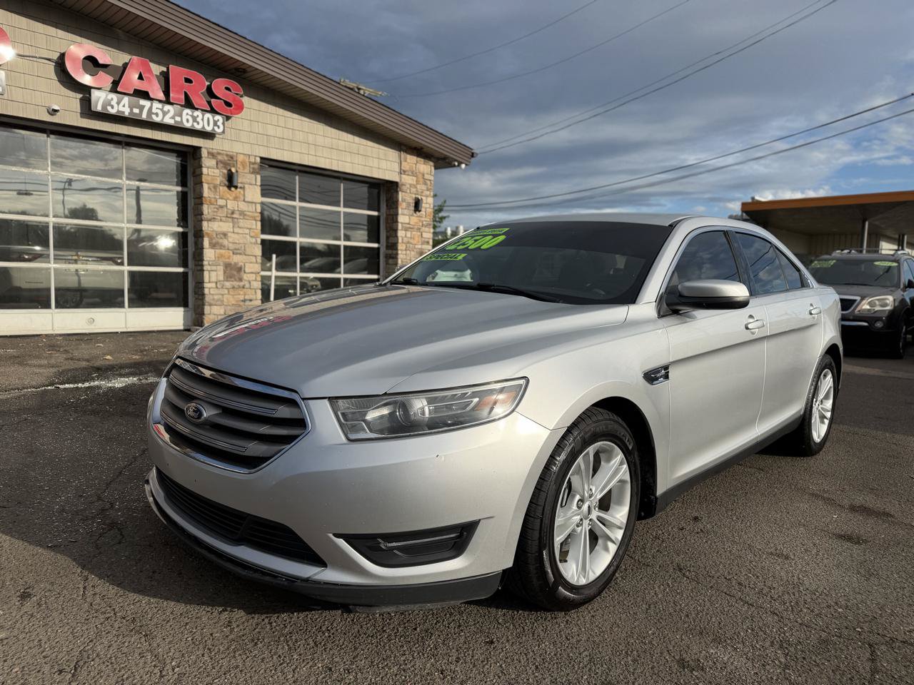 Used 2015 Ford Taurus SEL FWD image 3