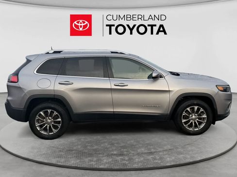 Used 2019 Jeep Cherokee Latitude Plus w/ Cold Weather Group AWD/4WD image 6
