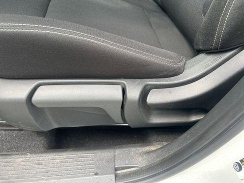 Used 2023 Nissan Rogue S AWD/4WD image 17