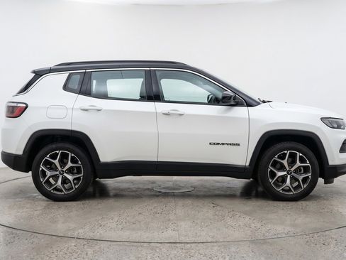 Used 2025 Jeep Compass Limited AWD/4WD image 11