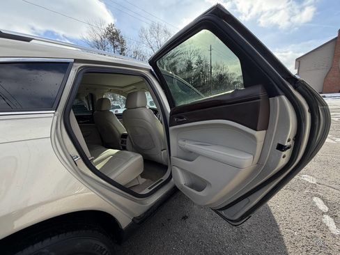Used 2011 Cadillac SRX Luxury image 19