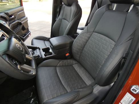 Used 2025 Toyota Tacoma TRD Off-Road w/ TRD Off Road Premium Package image 59