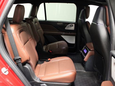 Used 2025 Lincoln Aviator Reserve w/ Luxury Package image 15