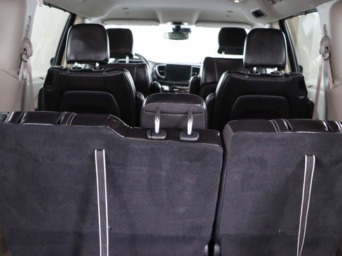 Used 2023 Chrysler Pacifica Touring-L FWD image 30