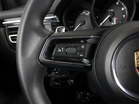 Certified 2025 Porsche Macan image 14