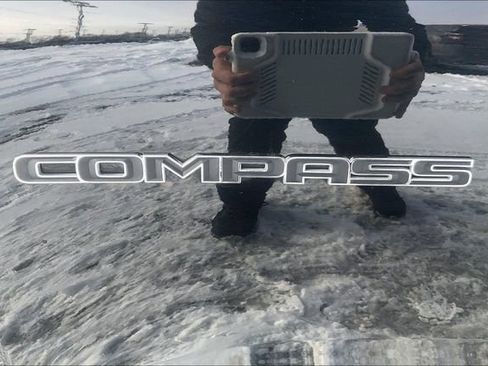 Used 2024 Jeep Compass Latitude image 30