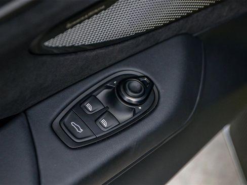 New 2025 Aston Martin V8 Vantage Coupe image 32