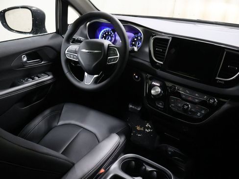 New 2026 Chrysler Voyager LX image 17