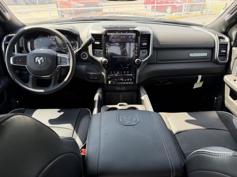 Used 2025 RAM 2500 Laramie AWD/4WD image 19