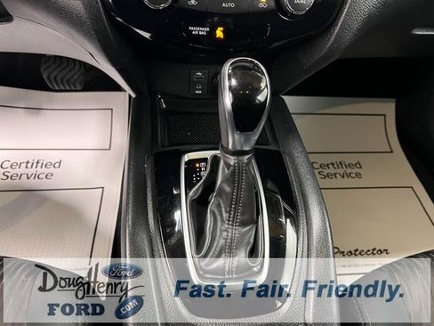 Used 2017 Nissan Rogue SV w/ SV Premium Package image 44