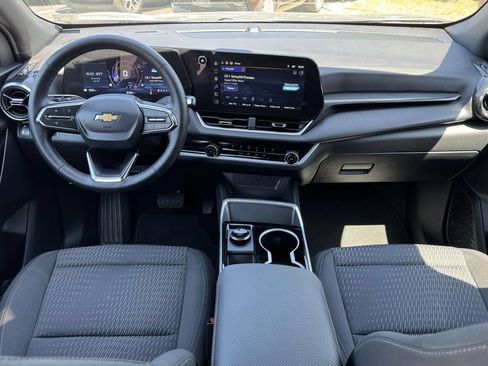 Used 2026 Chevrolet Equinox LT FWD image 2