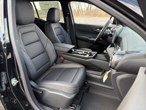 New 2026 Chevrolet Equinox LT w/ Convenience Package II image 32