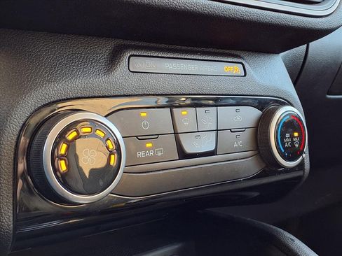 Used 2022 Ford Escape SE image 19