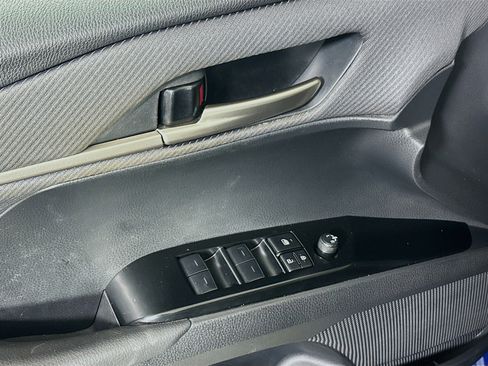 Used 2025 Toyota Camry SE w/ Convenience Package FWD image 14