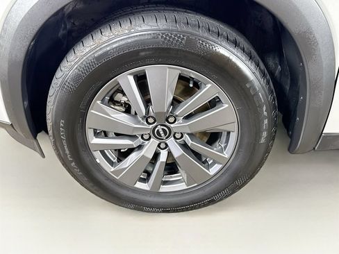 Used 2024 Nissan Pathfinder SV FWD image 40