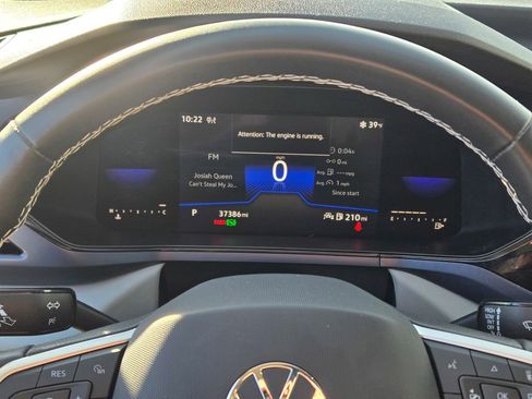 Used 2023 Volkswagen Taos SE w/ Panoramic Sunroof Package image 42