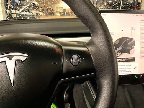 Used 2024 Tesla Model Y Long Range AWD/4WD image 12